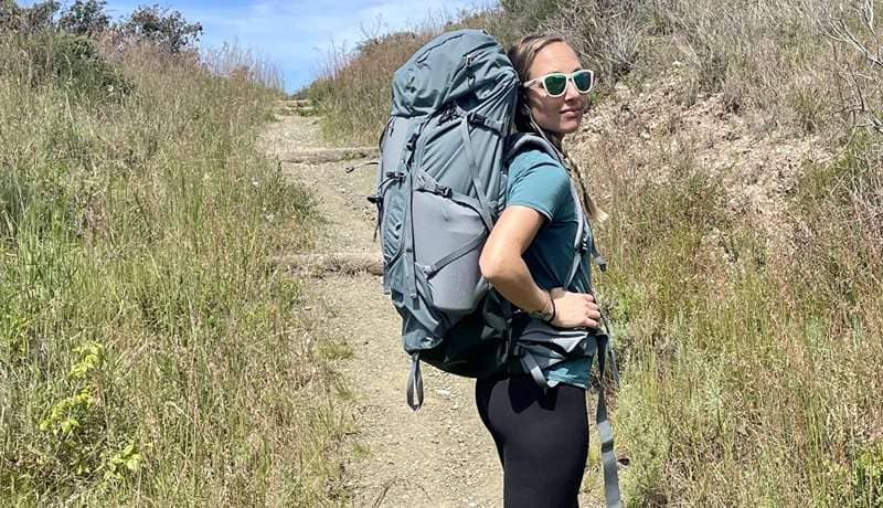 بررسی فیزیک بدنی خانم ها در خرید کوله پشتی کوهنوردی زنانه